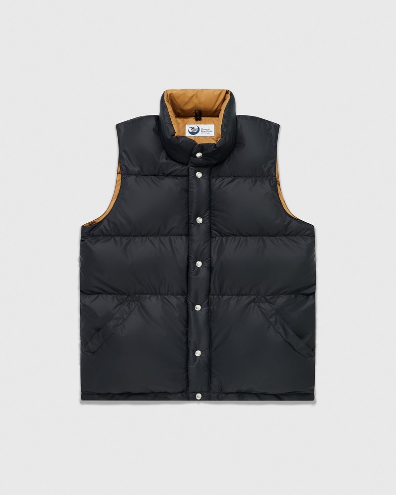 ovo crescent daunenweste aus italien schwarz – die exklusive kollektion von outerwear october.