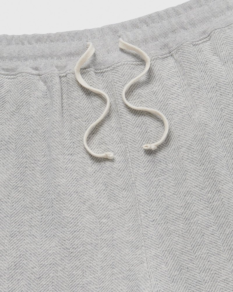 octobers very own ovo fischgrätmuster-sweatpant mit offenem saum grau