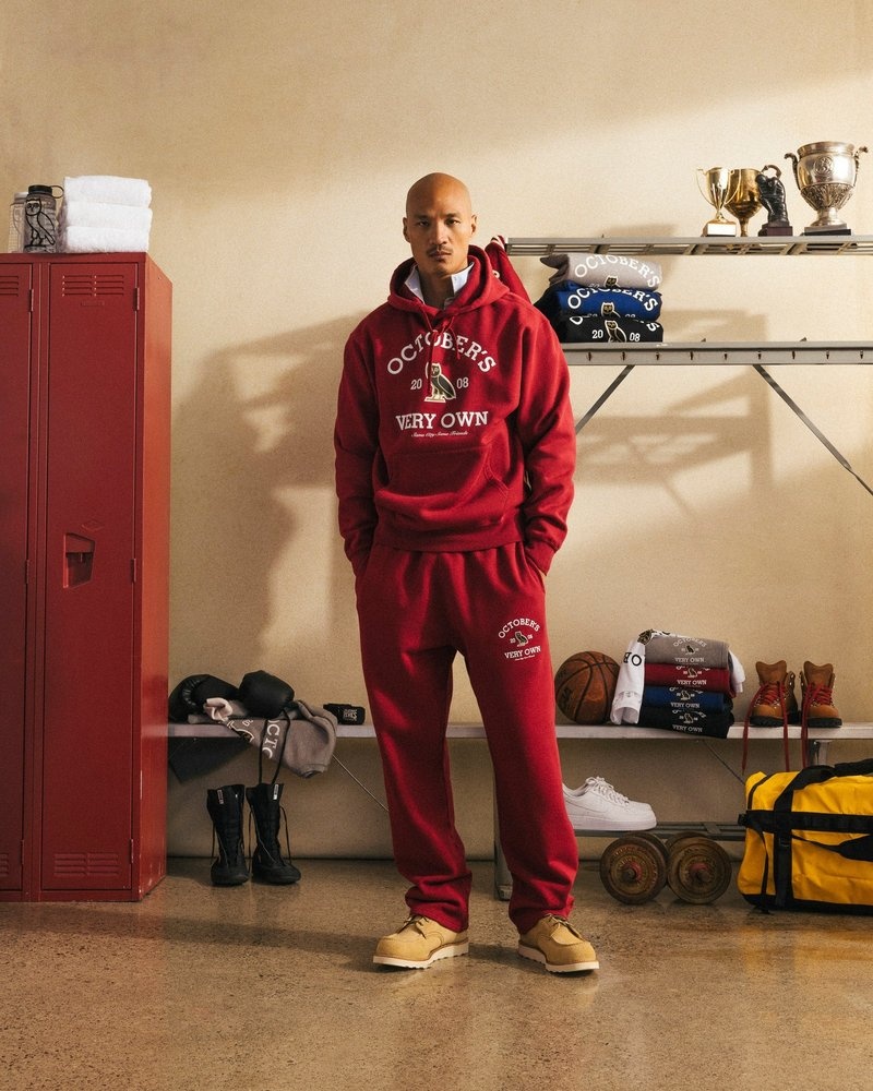 octobers very own ovo collegiate jogginghose mit offenem saum in scharlachrot