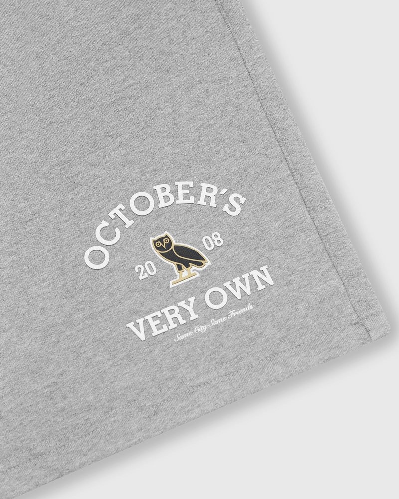 ovo collegiate sweatshorts graue hose oktober